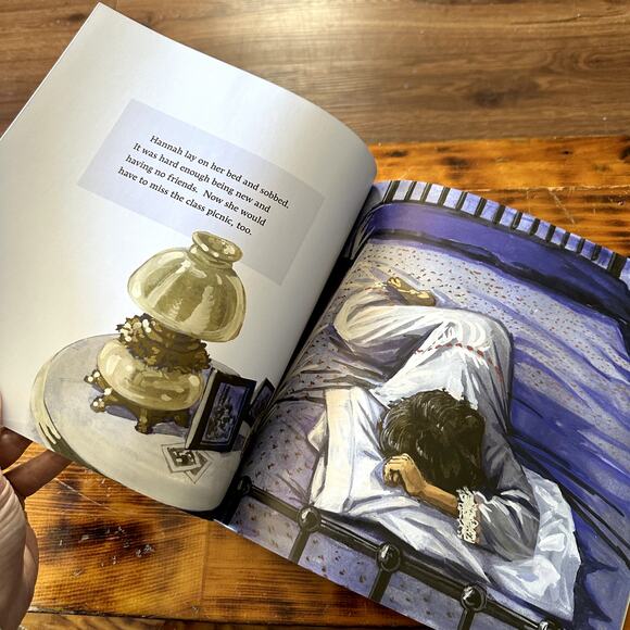 PJ Library Hannah's Way Jewish Paperback Book - Picture 5 of 9